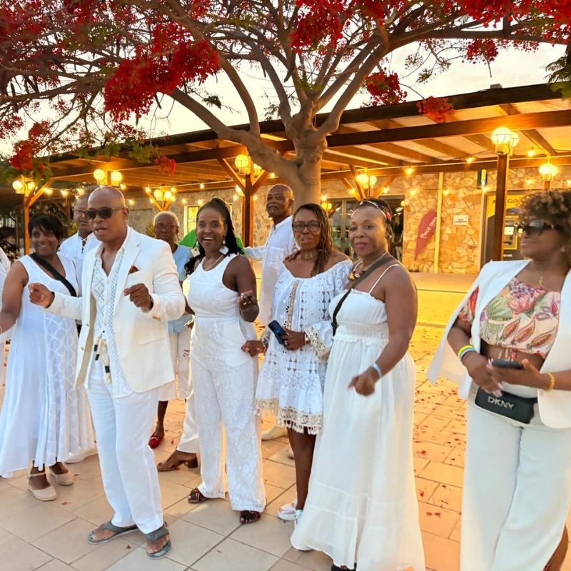 SALSOGA 25 White Party Pose