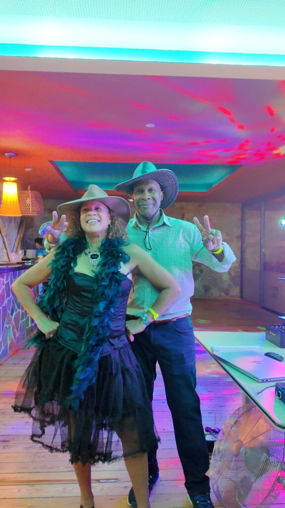 Jenni & Steevo pose at Wild Wild West night