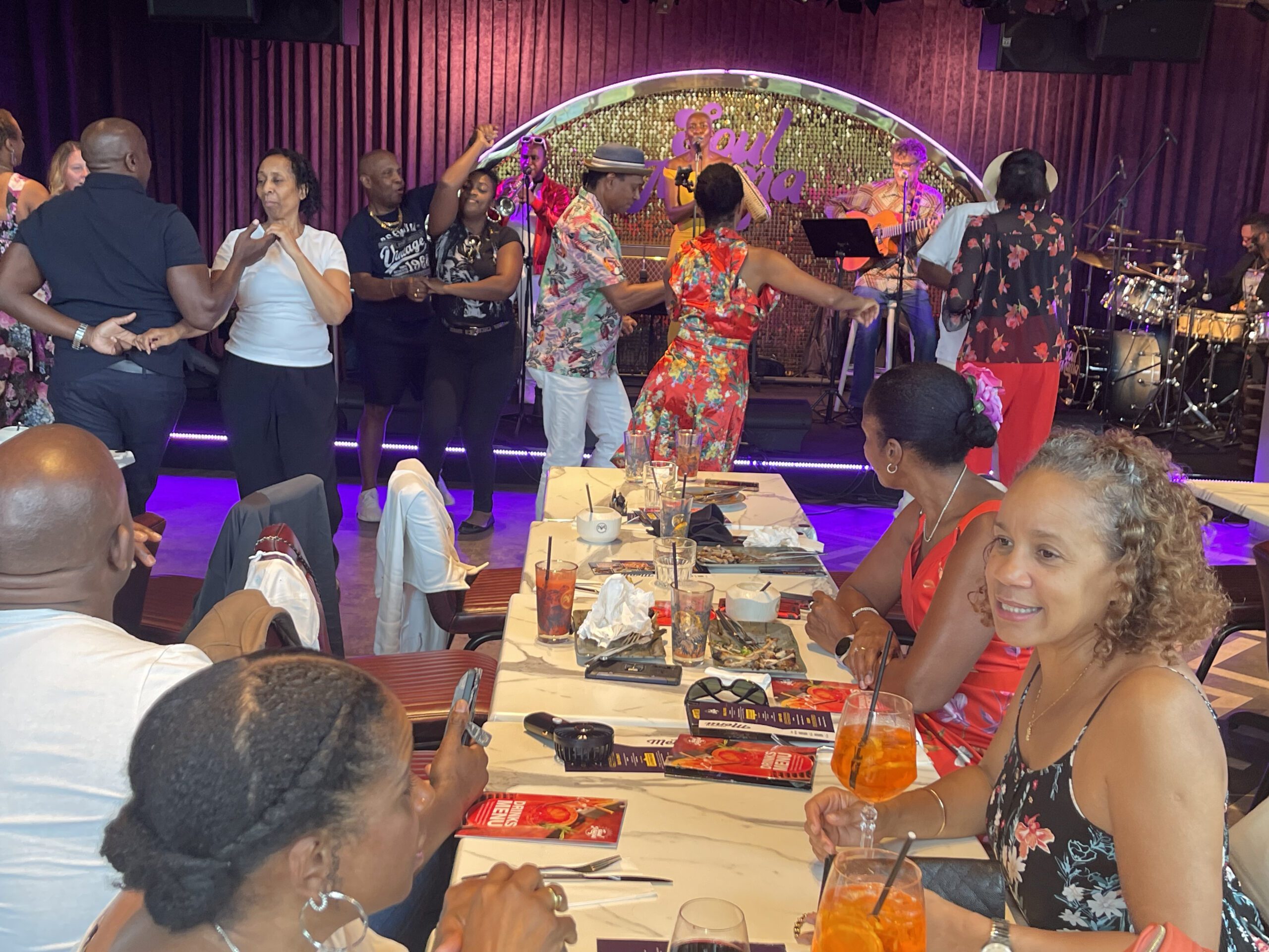 atos HABANA Daze Travellers on the dance floor