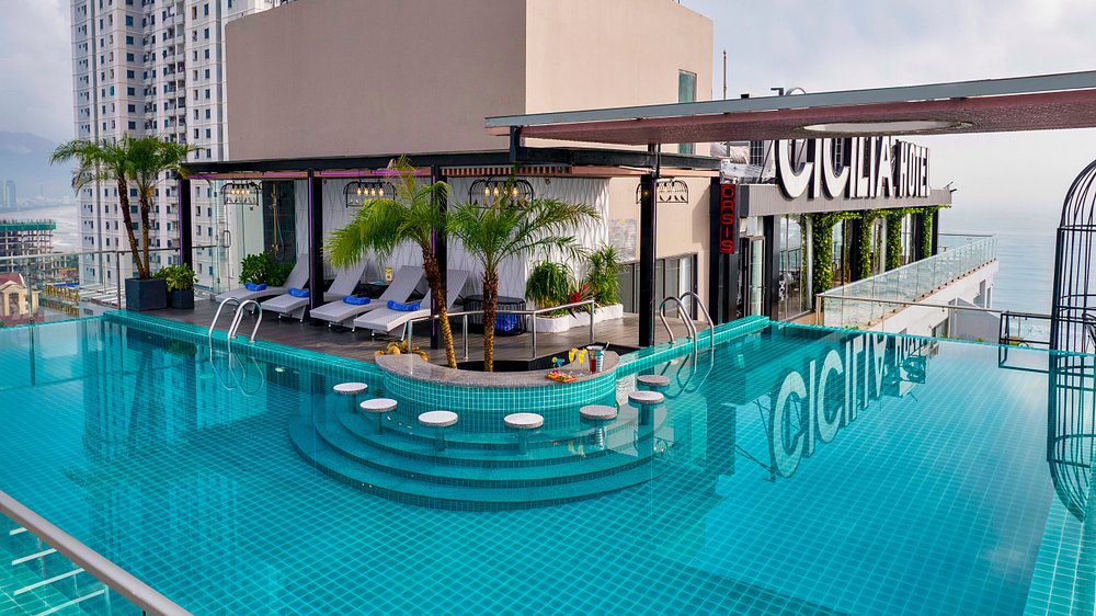 Cicilia Hotels & Spa Danang Rooftop pool
