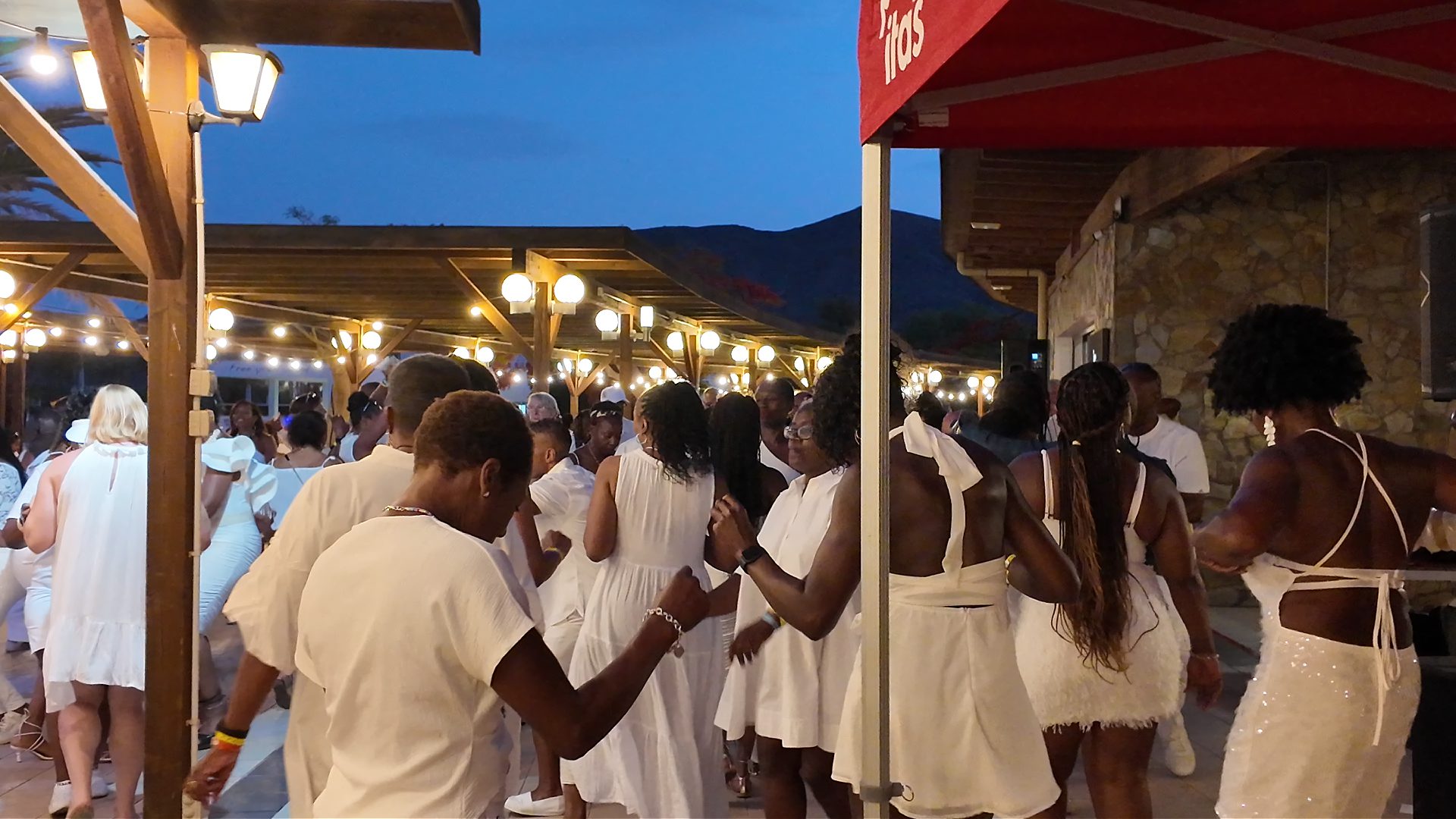 Travellers enjoying the SALSOGA '25 White Party