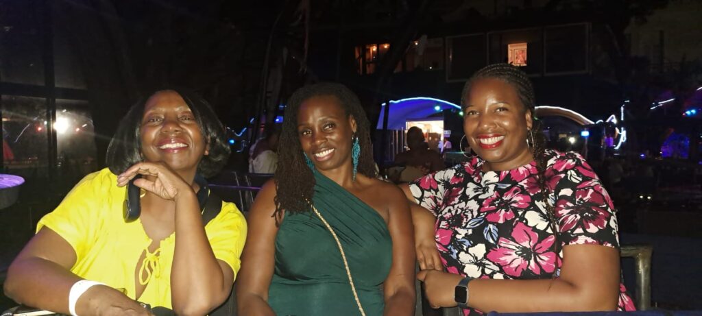 Aisha, Oneka & Pam pose for a picture in the Havana night