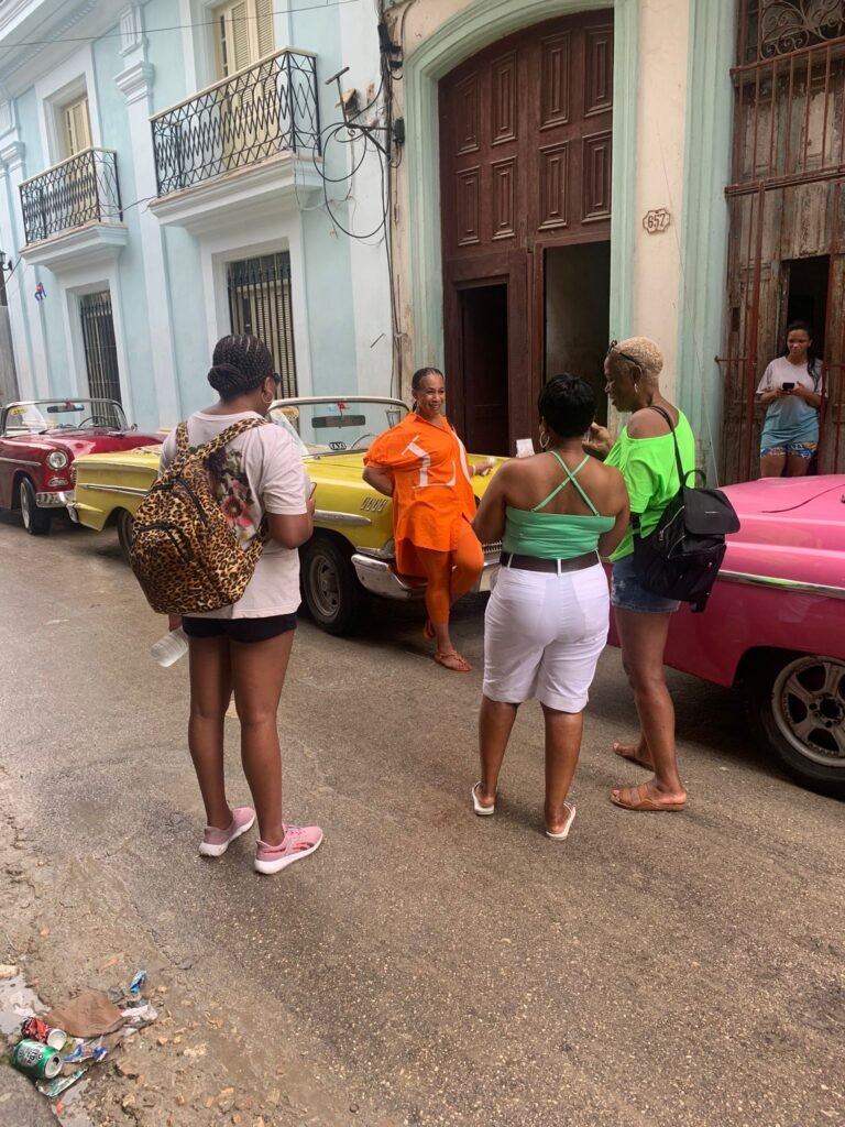 Group get ready for Havana classic car tour