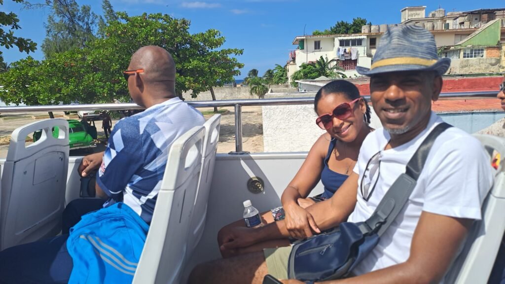 Leanne & Patrick pose on the Havana bus tour