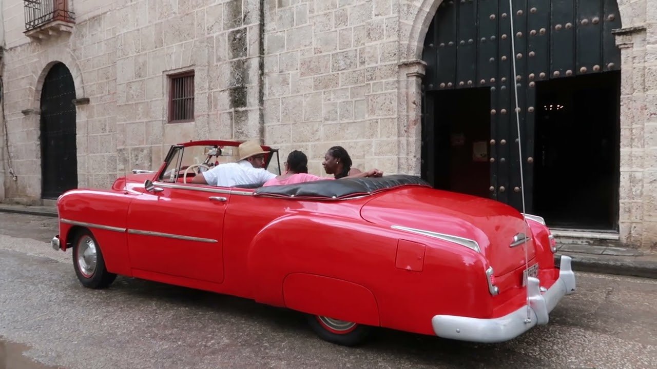 Travellers Coral & Marcia enjoy their Cuban classic convertible car tour